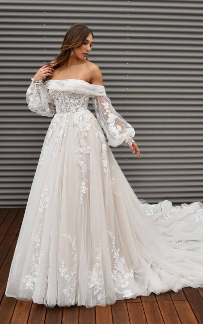 Lace Sweetheart Neckline Ballgown Wedding Dress | Kleinfeld Bridal