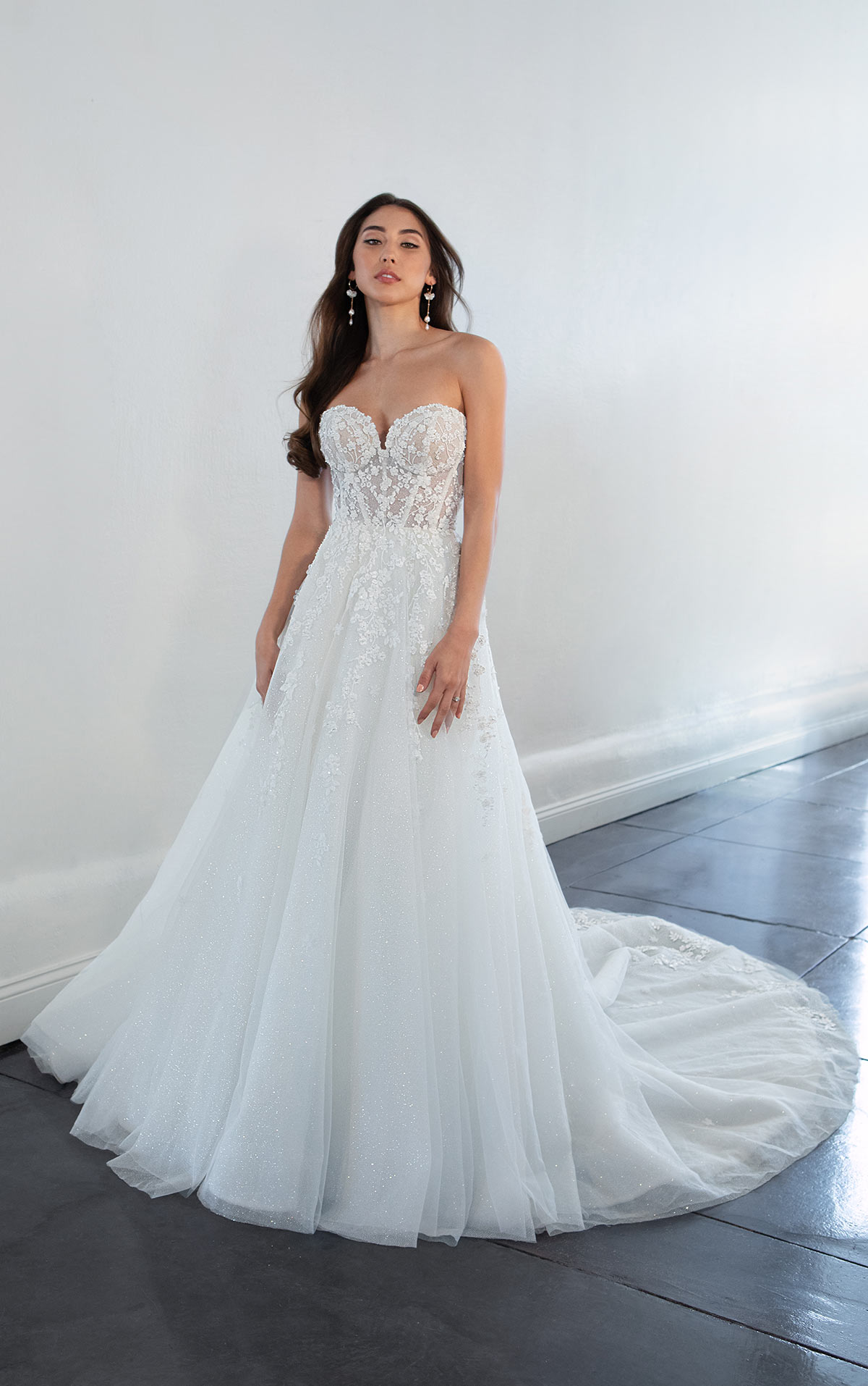 https://www.kleinfeldbridal.com/wp-content/uploads/2022/08/martina-liana-strapless-a-line-wedding-dress-with-back-details-and-lace-embroidery-34570093.jpg