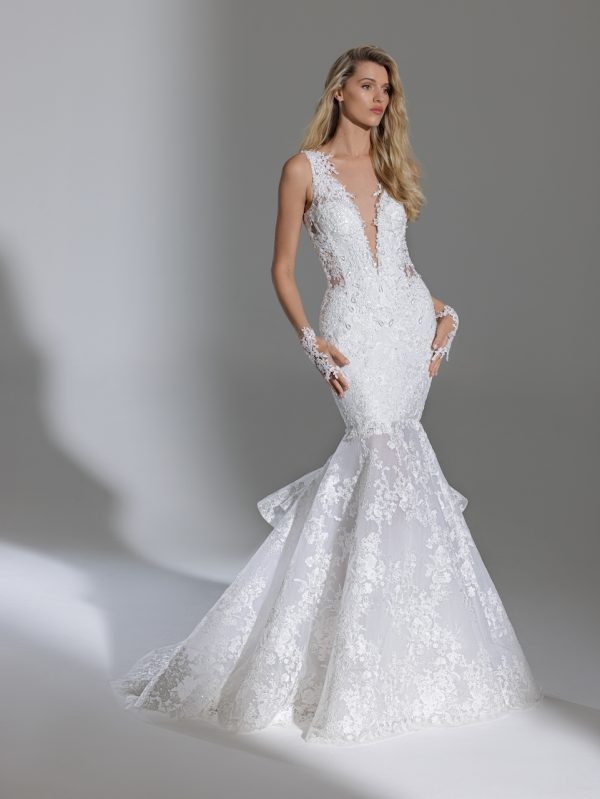 Sleeveless V-neckline Lace Mermaid Wedding Dress