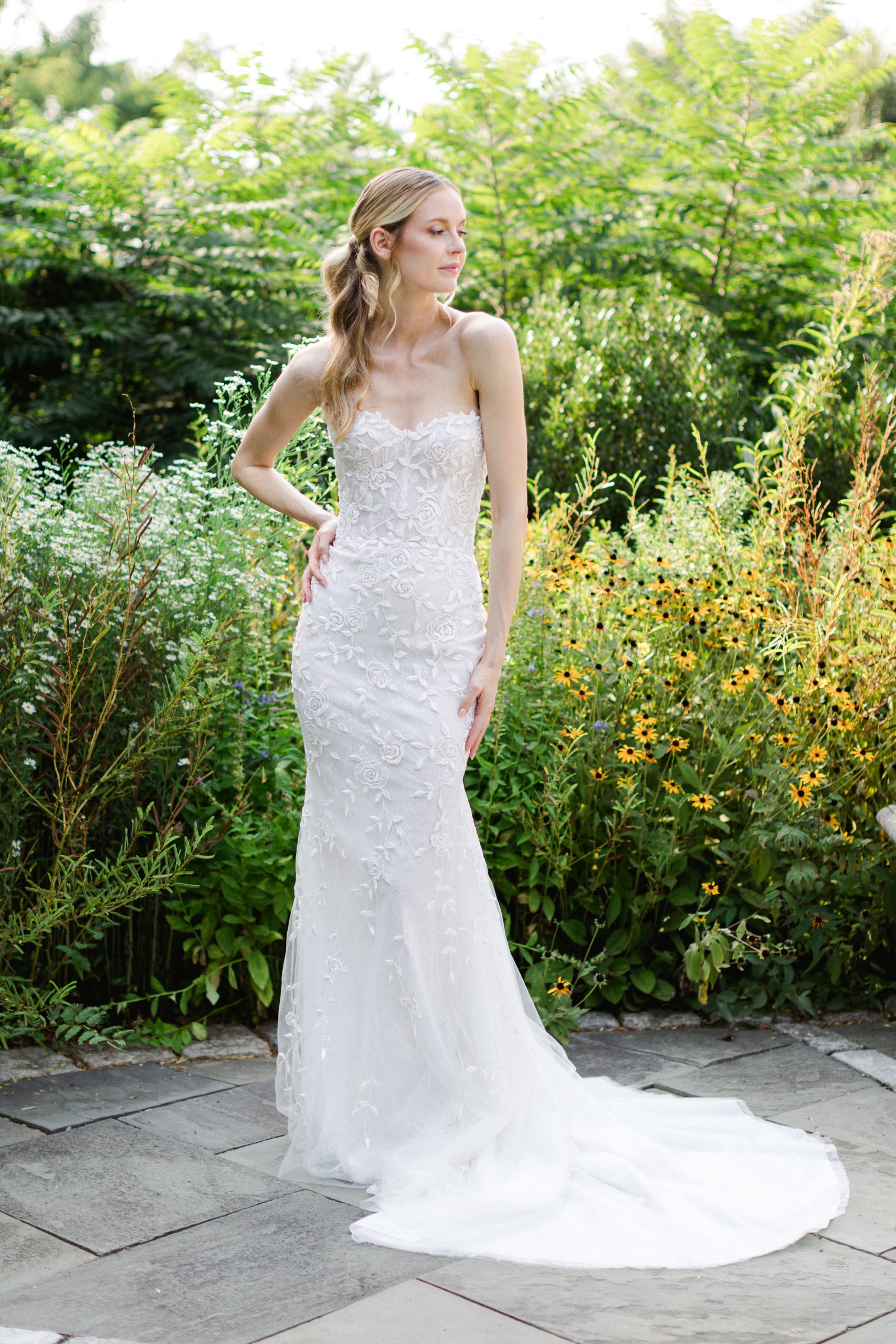 https://www.kleinfeldbridal.com/wp-content/uploads/2022/11/verdin-bridal-new-york-lace-fit-and-flare-wedding-dress-with-detachable-cap-sleeves-and-floral-embroidered-details-34608117-scaled.jpg