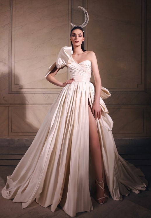https://www.kleinfeldbridal.com/wp-content/uploads/2022/11/zuhair-murad-one-shoulder-ball-gown-wedding-dress-with-bows-and-front-slit-34604744.jpg