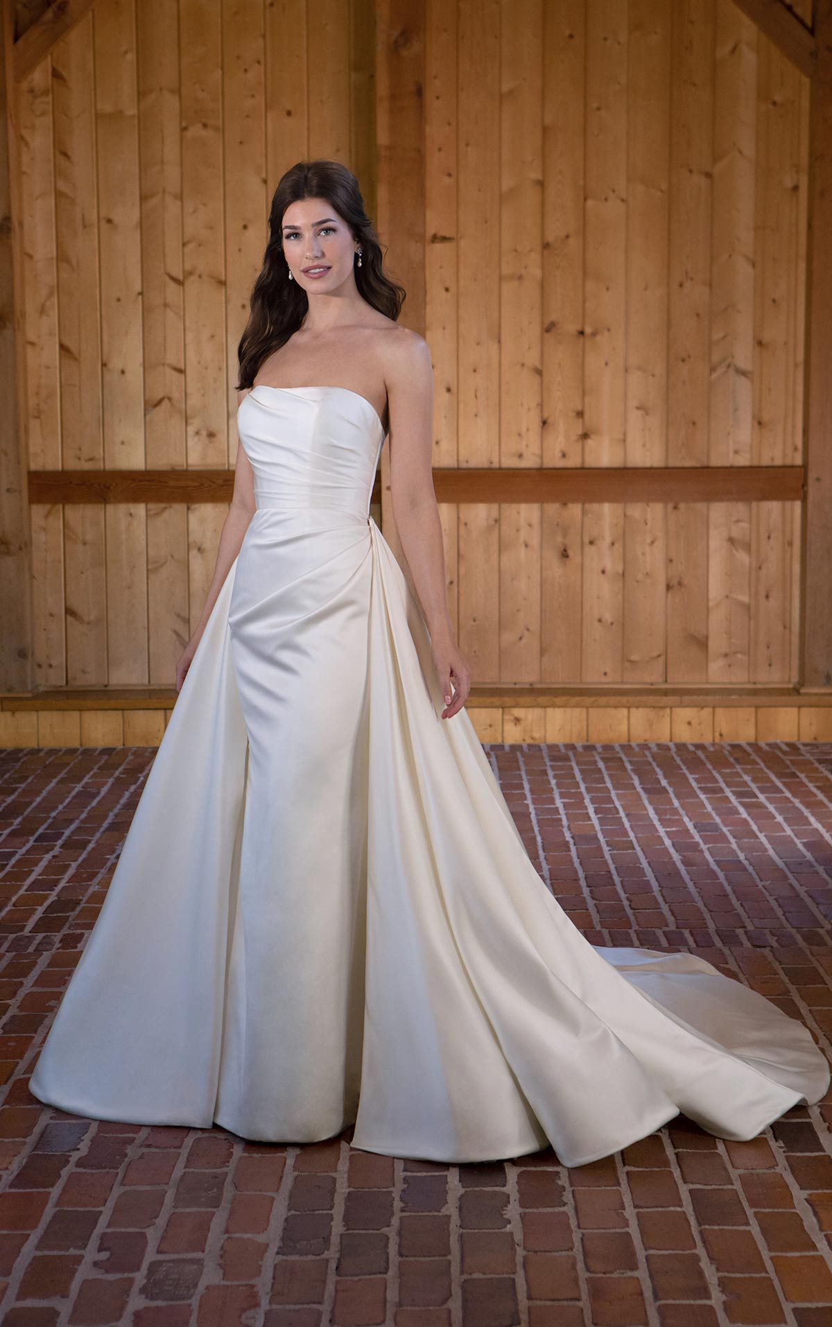 https://www.kleinfeldbridal.com/wp-content/uploads/2023/01/essense-of-australia-strapless-fit-and-flare-wedding-dress-with-detachable-overskirt-34632398.jpg