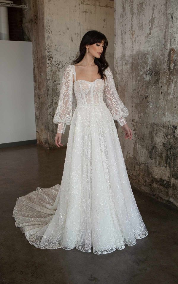 https://www.kleinfeldbridal.com/wp-content/uploads/2023/01/martina-liana-luxe-lace-a-line-wedding-dress-with-detachable-long-sleeves-34627588-600x957.jpg