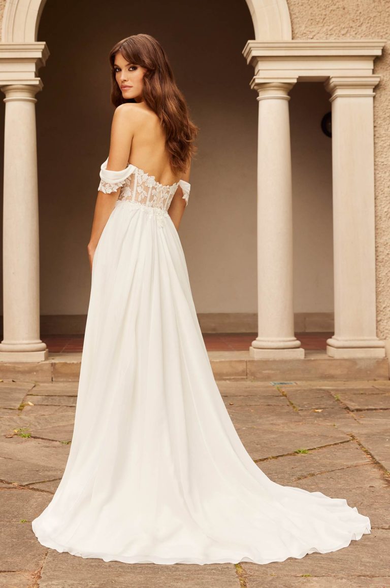 A Line Wedding Dress With Lace Bodice And Detachable Off The Shoulder Sleeves Kleinfeld Bridal 6232