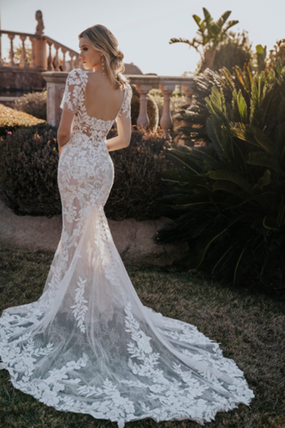 Lace Appliques Short Wedding Dresses With Sleeves Backless Wedding Bridal  Gowns