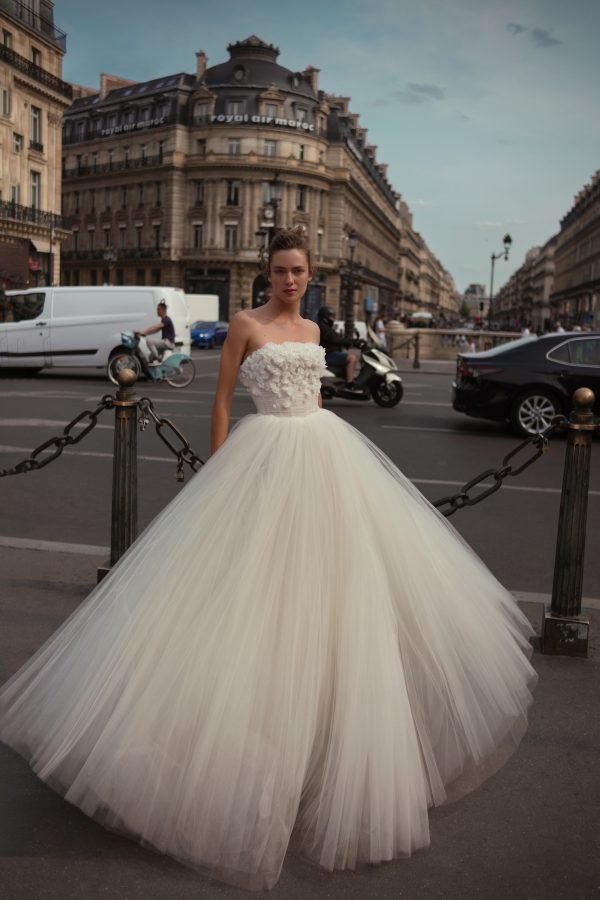 Strapless Ball Gown Wedding Dress With Tulle Skirt Kleinfeld Bridal 4170