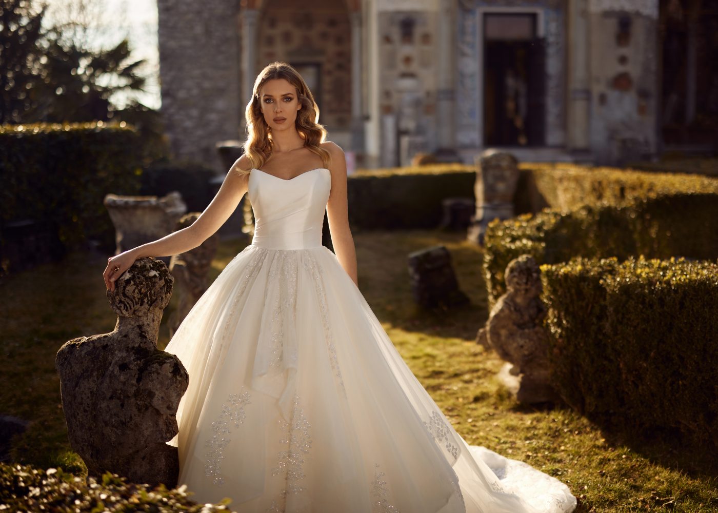 Premium Photo | Beautiful and elegant wedding dress