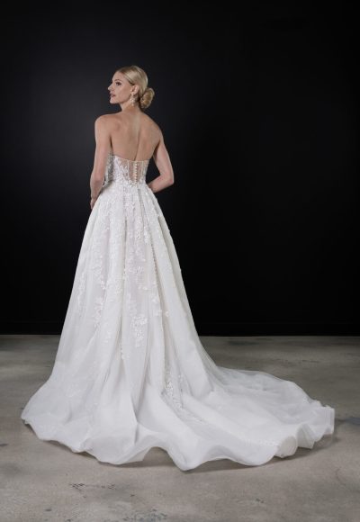 Romantic Tulle A-Line Wedding Dress With Slit by Martina Liana - Image 3