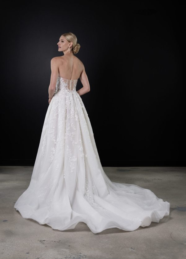 Romantic Tulle A-Line Wedding Dress With Slit by Martina Liana - Image 3