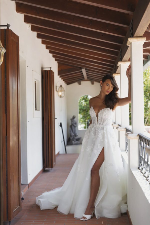 Romantic Tulle A-Line Wedding Dress With Slit by Martina Liana - Image 1