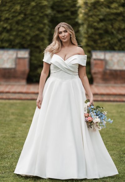 Off shoulder wedding gown for chubby best sale