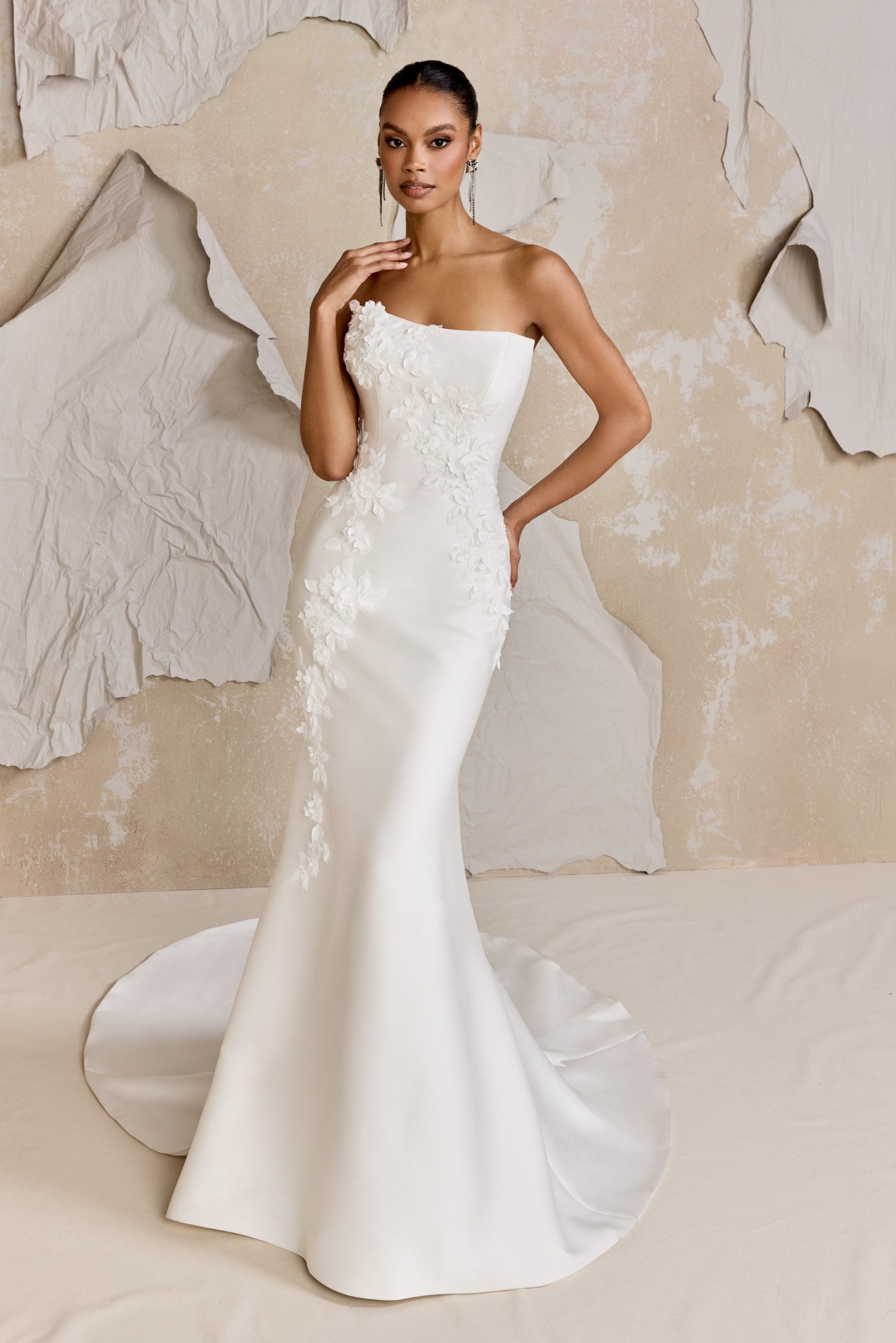 Justin alexander fit and flare wedding dress hotsell