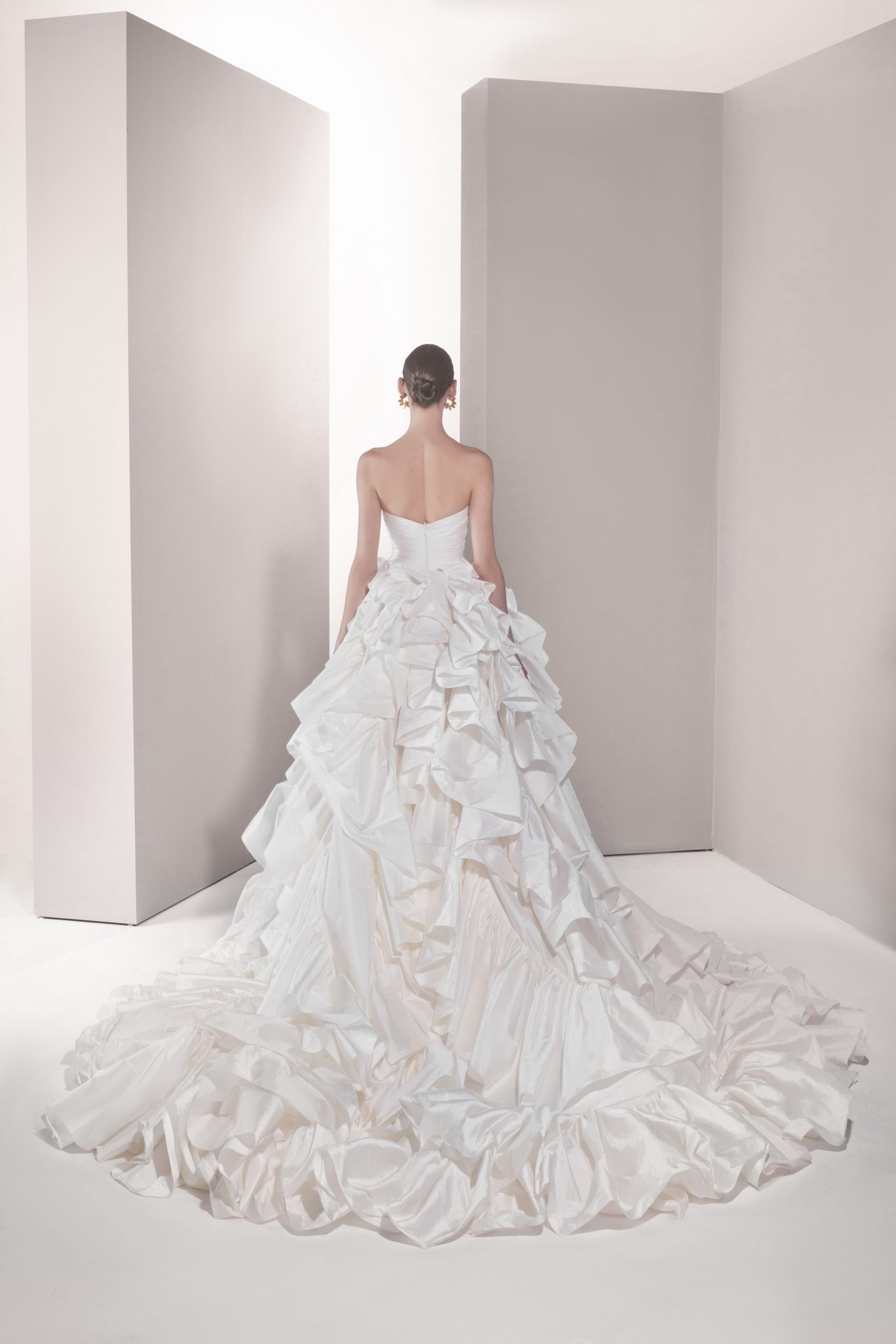 Chic And Dramatic Ruffled Silk Taffeta Ball Gown by Tony Ward - Image 2