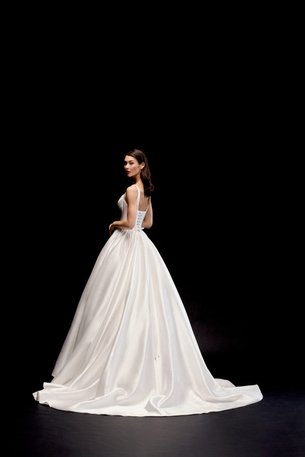 Chic And Dramatic Square-Neck Ball Gown by Justin Alexander Signature - Image 2