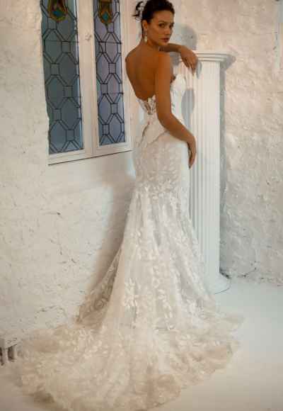 Basque-Waist Fit-and-Flare Wedding Dress With Detachable Puff Sleeves And Overskirt by Eve of Milady - Image 3