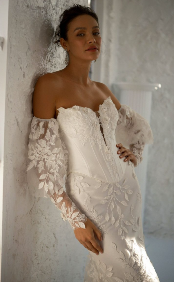 Basque-Waist Fit-and-Flare Wedding Dress With Detachable Puff Sleeves And Overskirt by Eve of Milady - Image 2