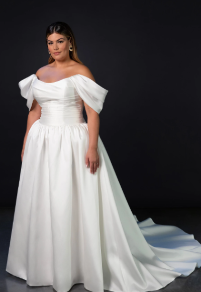 Timeless Silk Ball Gown With Detachable Sleeves And Buttons by Martina Liana