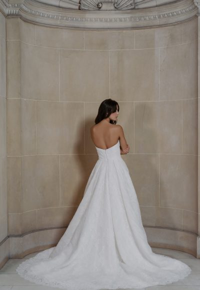 Romantic And Timeless Lace A-Line Wedding Dress by Anne Barge - Image 2